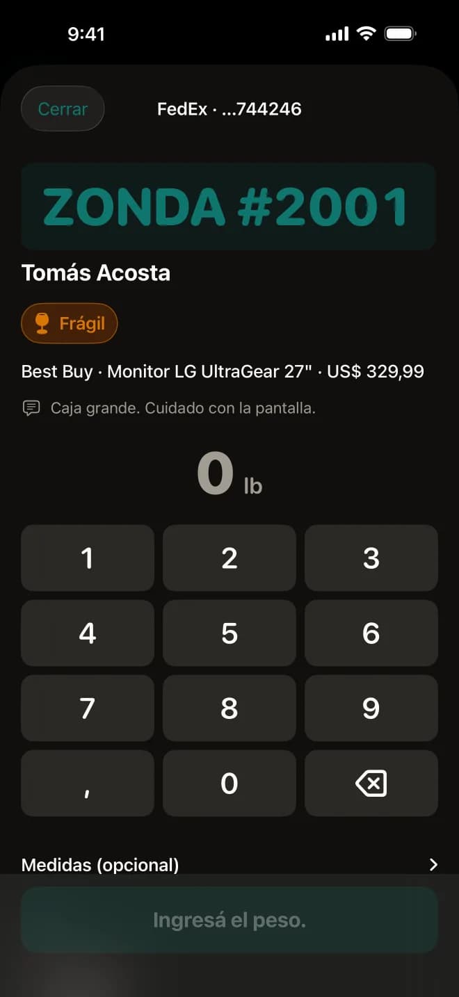 Ficha de una caja recién escaneada: casillero ZONDA #2001 en grande, Tomás Acosta, Frágil, Best Buy, monitor y valor declarado.